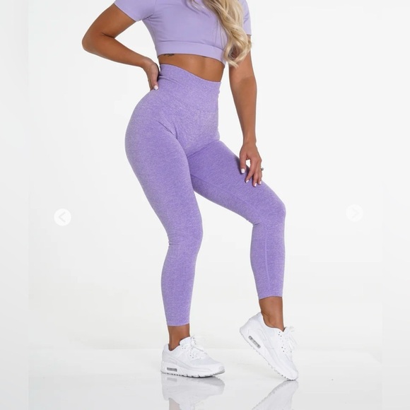 NVGTN - Scrunch Seamless Leggings in lilac purple - Picture 2 of 5